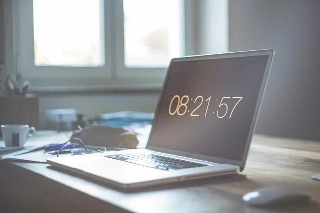 laptop, computer, modern, electronic, technology, gadget, time, hour, minute, seconds, window, gray computer, gray laptop, gray time. Estimating the staff time lost to avoidable IT problems
