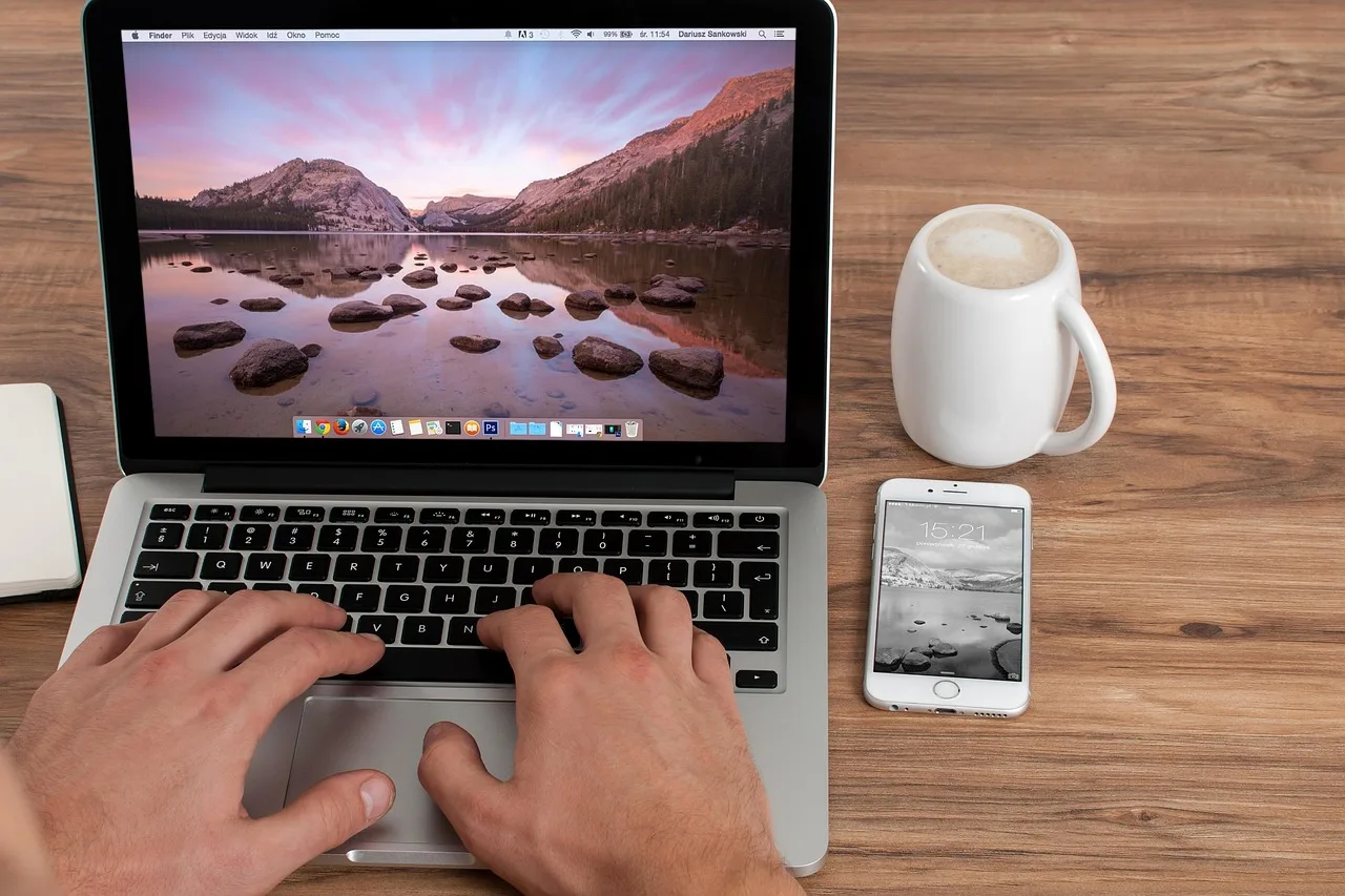 office, freelancer, computer, business, work, laptop, creative, iphone, macbook, apple inc, notebook, mobile, tablet, workplace, job, coffee, web, phone, technology, device, screen, typing, working, desk, cup, coffee cup, mug